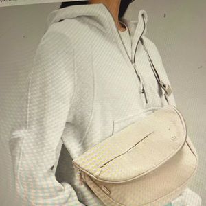 Lululemon All Night Festival bag  Micro Trench ( beige)  5L  Sold Out Color